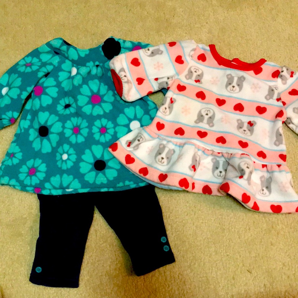 0-3 month bundle. 2 fleece tops and pants
